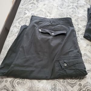 Levi's Snap Cargo shorts sz 42 in gray